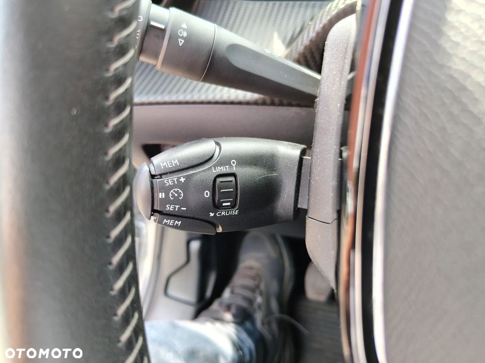Peugeot 208 PureTech 100 Active - 26