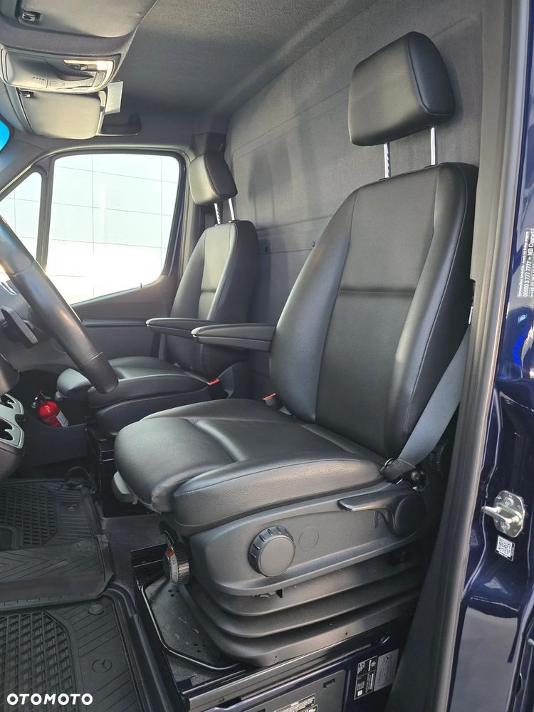 Mercedes-Benz SPRINTER 319 3.0 CDI KONTENER 4,28cmDługi 2,29cmSzero 2,24cmWysok + WINDA 750Kg 42Tyś km SERWIS DO OSTATNIEGO Km ASO MERCEDES-BENZ SALON PL STAN NOWY NOWY NOWY FABRYCZNA GWARANCJA - 34