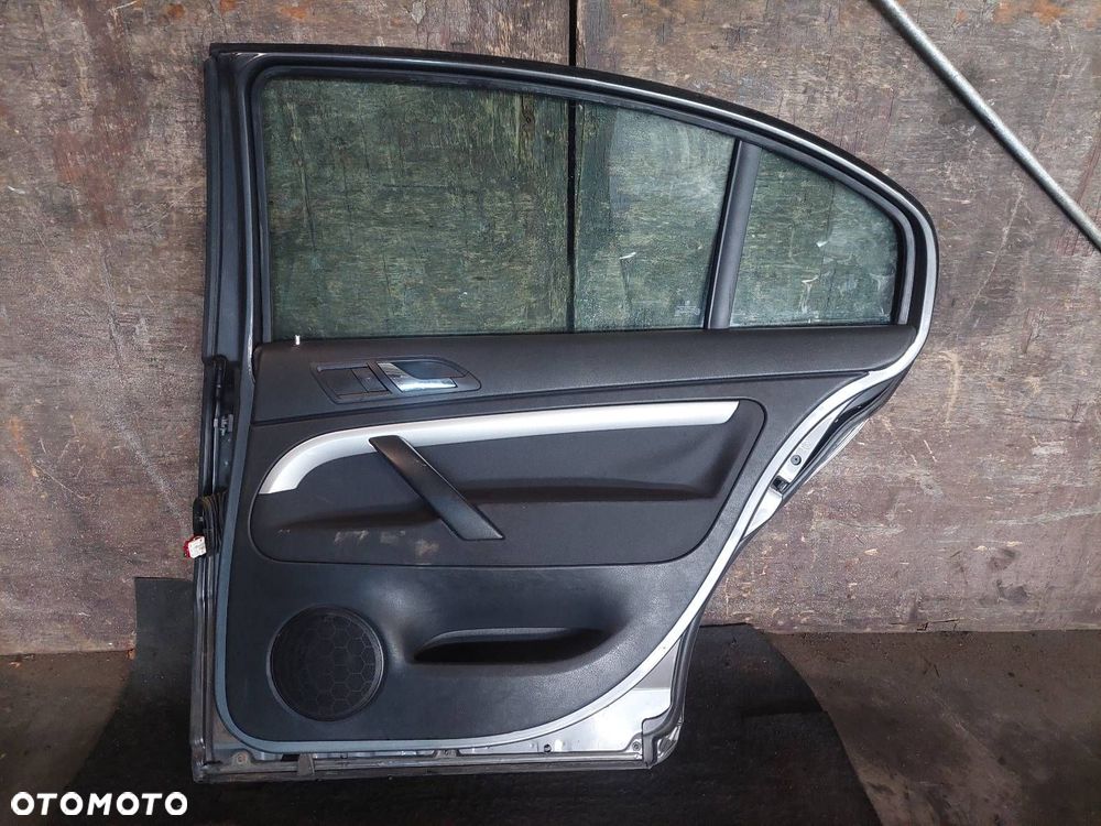 DRZWI KOMPLETNE PRAWY TYŁ SKODA SUPERB I SEDAN 9152 - 8