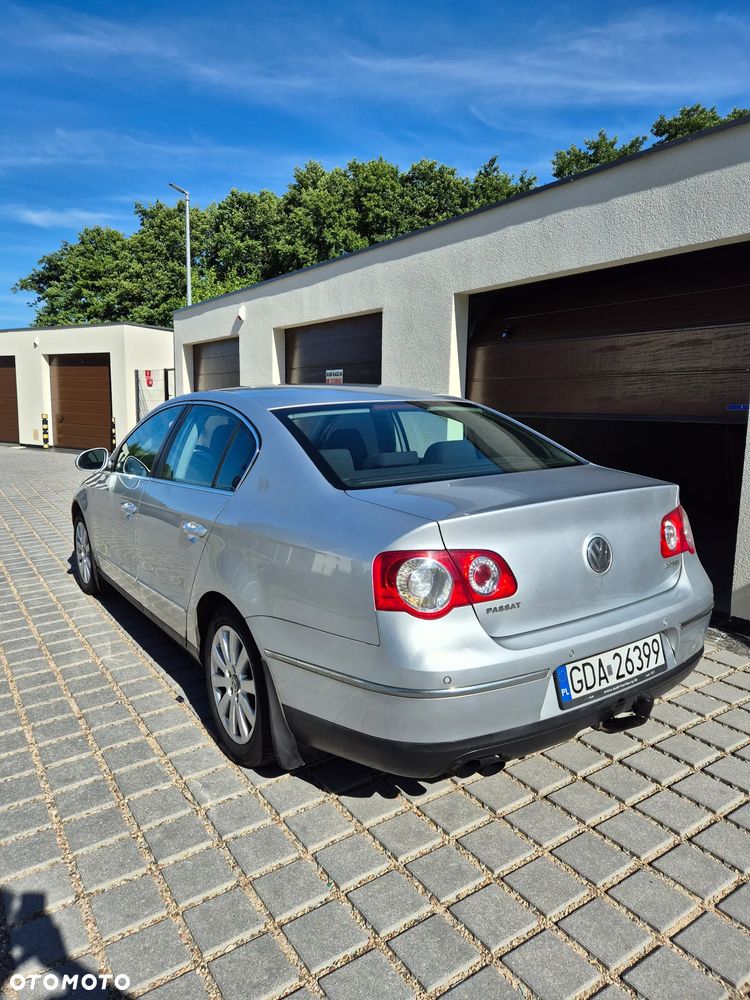 Volkswagen Passat - 2