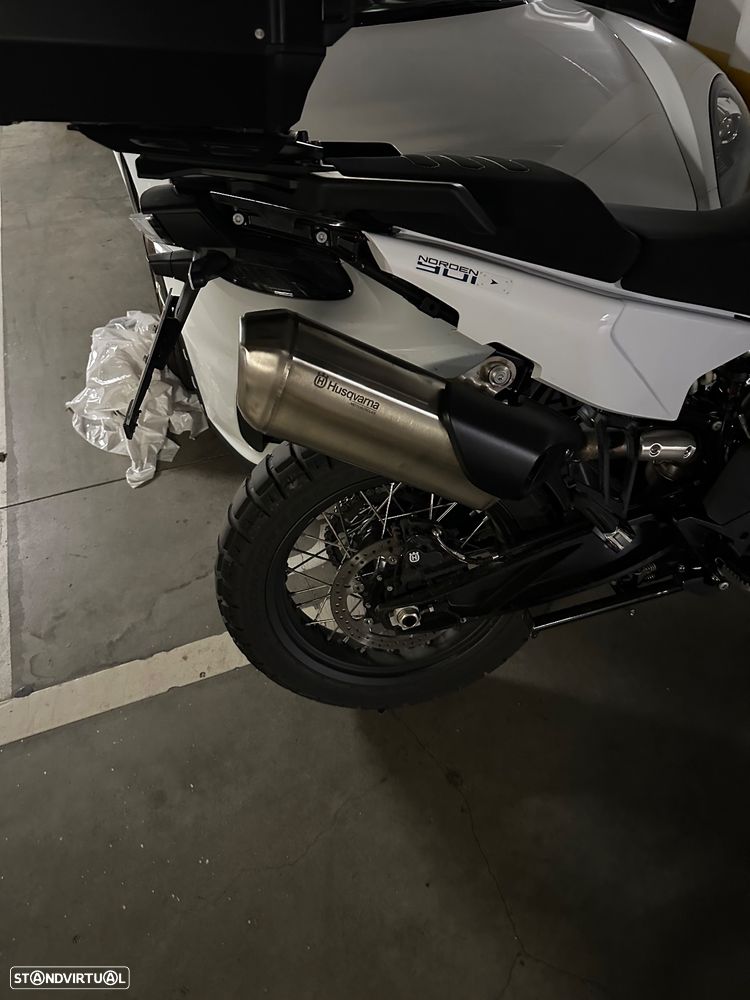 Husqvarna Norden 901 Expedition - 7