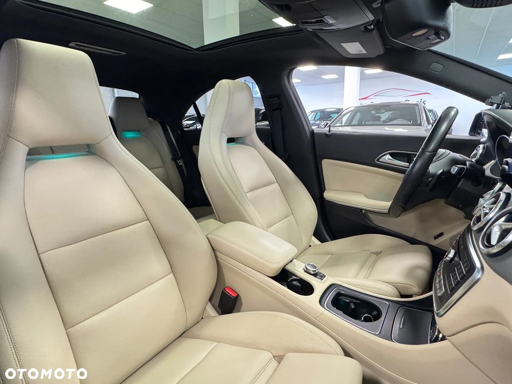 Mercedes-Benz CLA 250 7G-DCT UrbanStyle Edition - 23