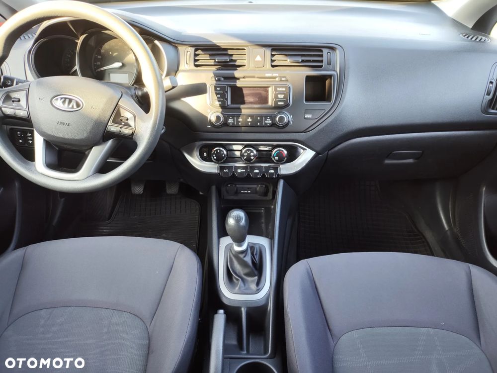 Kia Rio 1.4 L - 10
