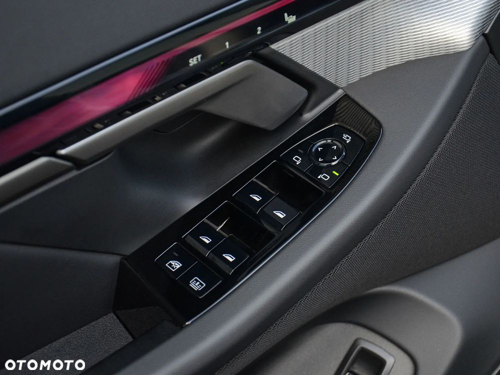 BMW Seria 5 540d xDrive mHEV - 22