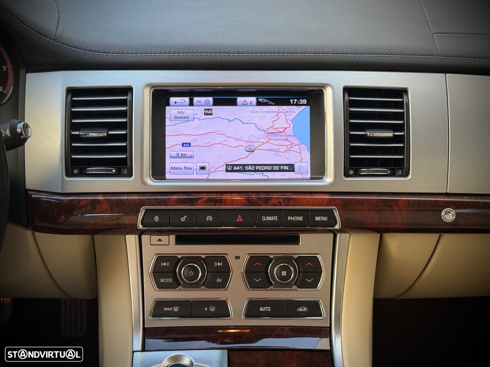 Jaguar XF 2.2 D Premium Luxury - 13
