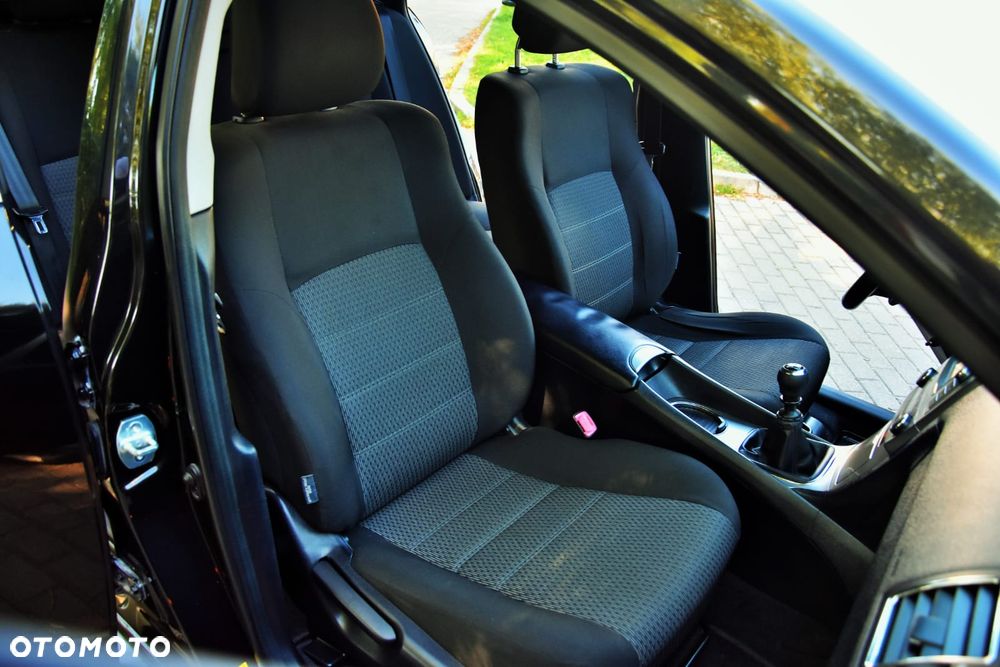 Toyota Avensis 2.0 D-4D Executive - 23
