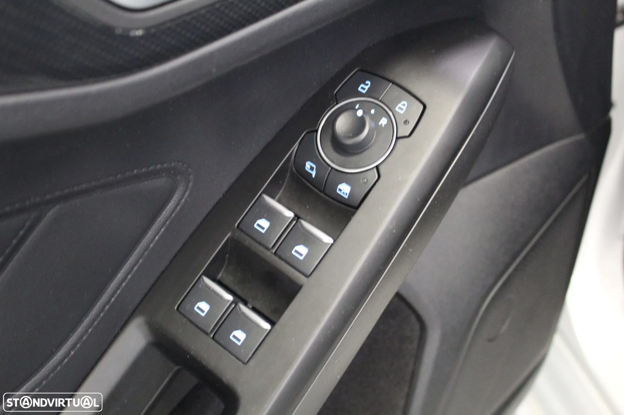 Ford Focus 1.0 EcoBoost MHEV ST-Line - 14