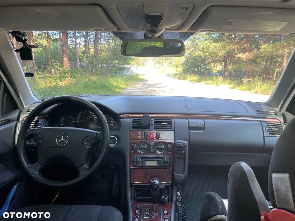 Mercedes-Benz Klasa E - 19