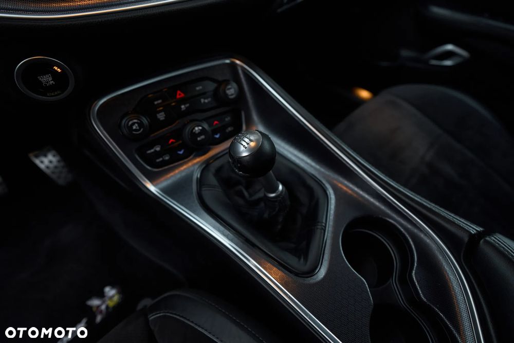 Dodge Challenger - 14