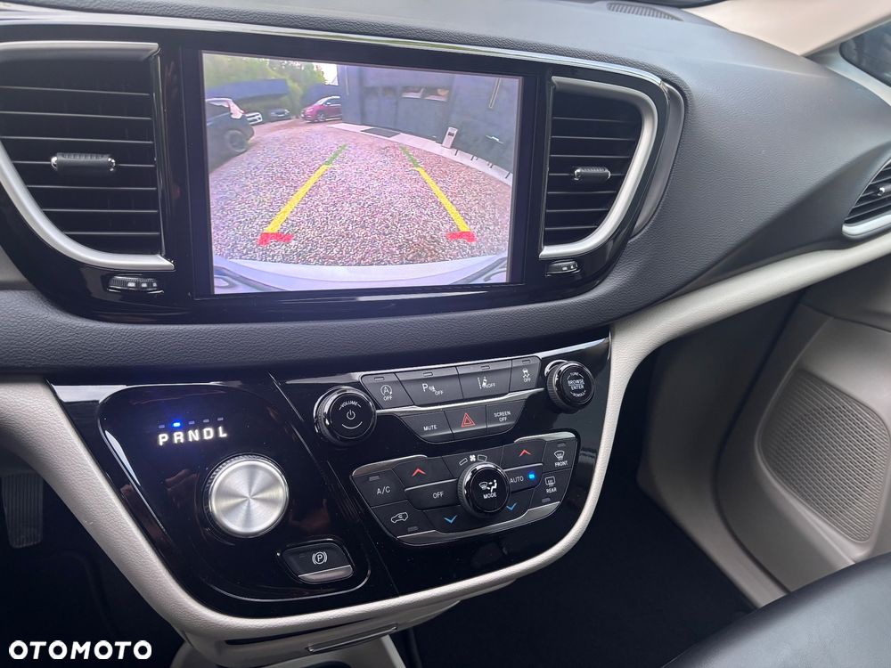 Chrysler Pacifica - 31