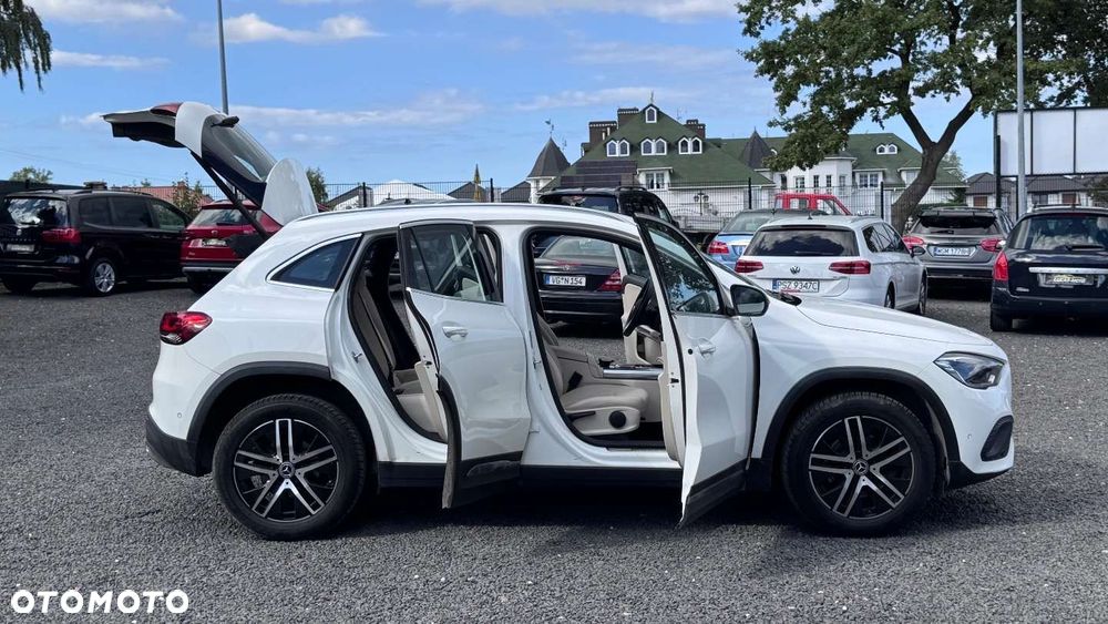 Mercedes-Benz GLA - 13