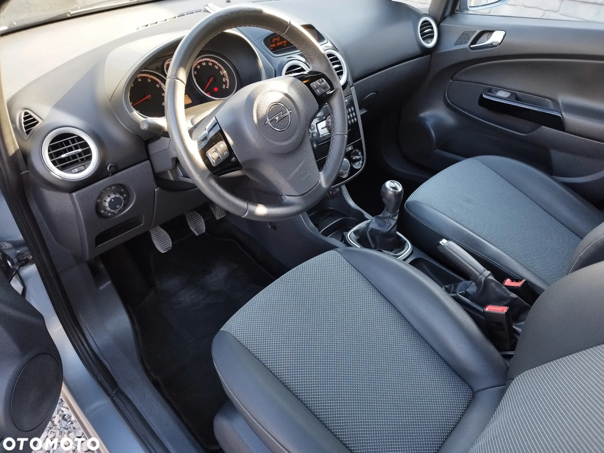 Opel Corsa 1.2 16V Cosmo - 10