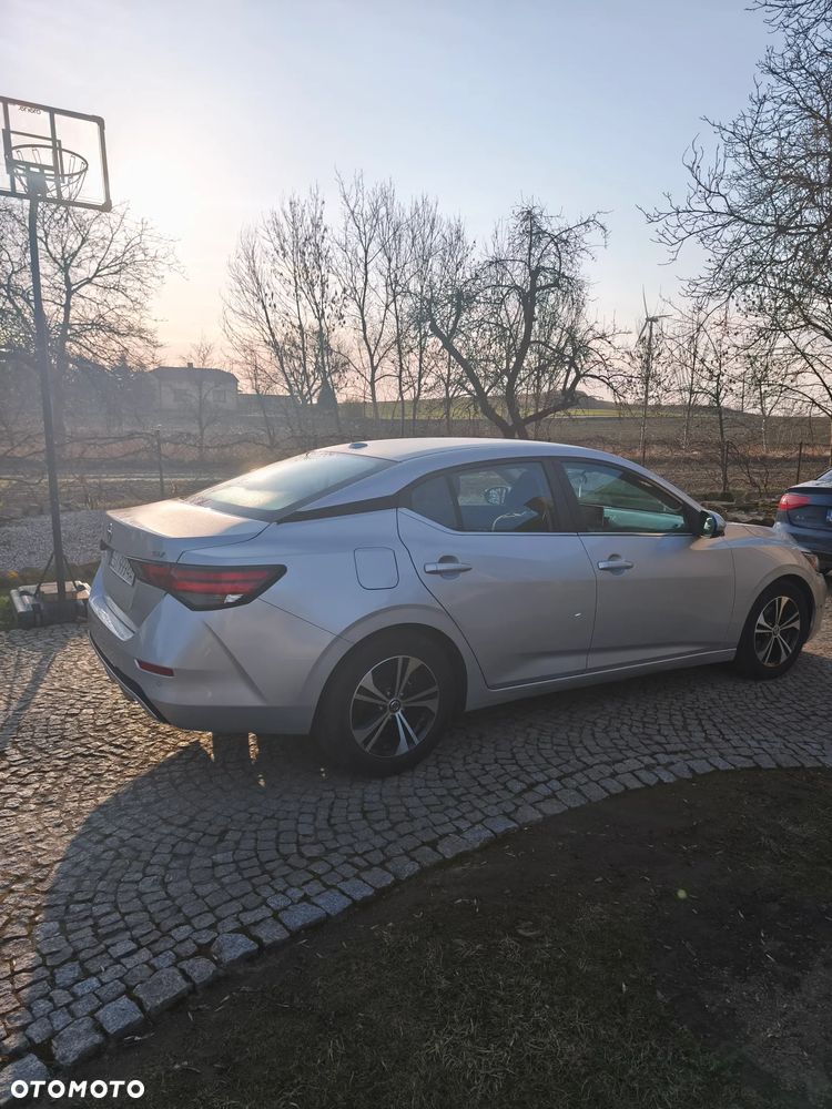 Nissan Sentra - 4