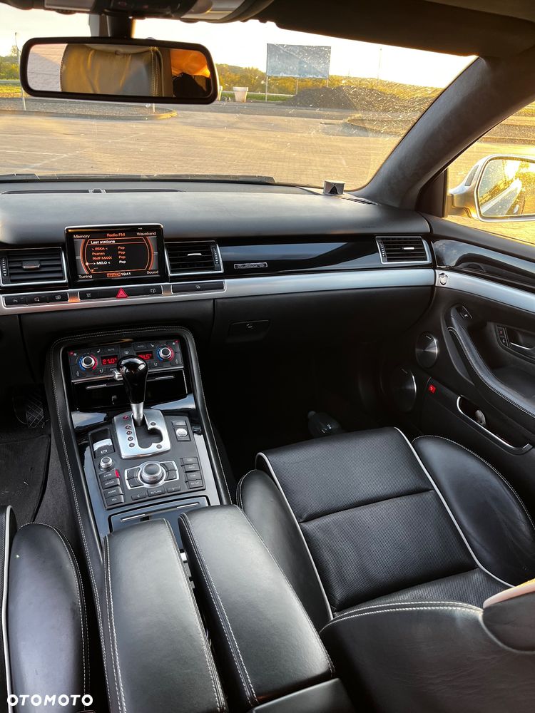 Audi S8 - 24