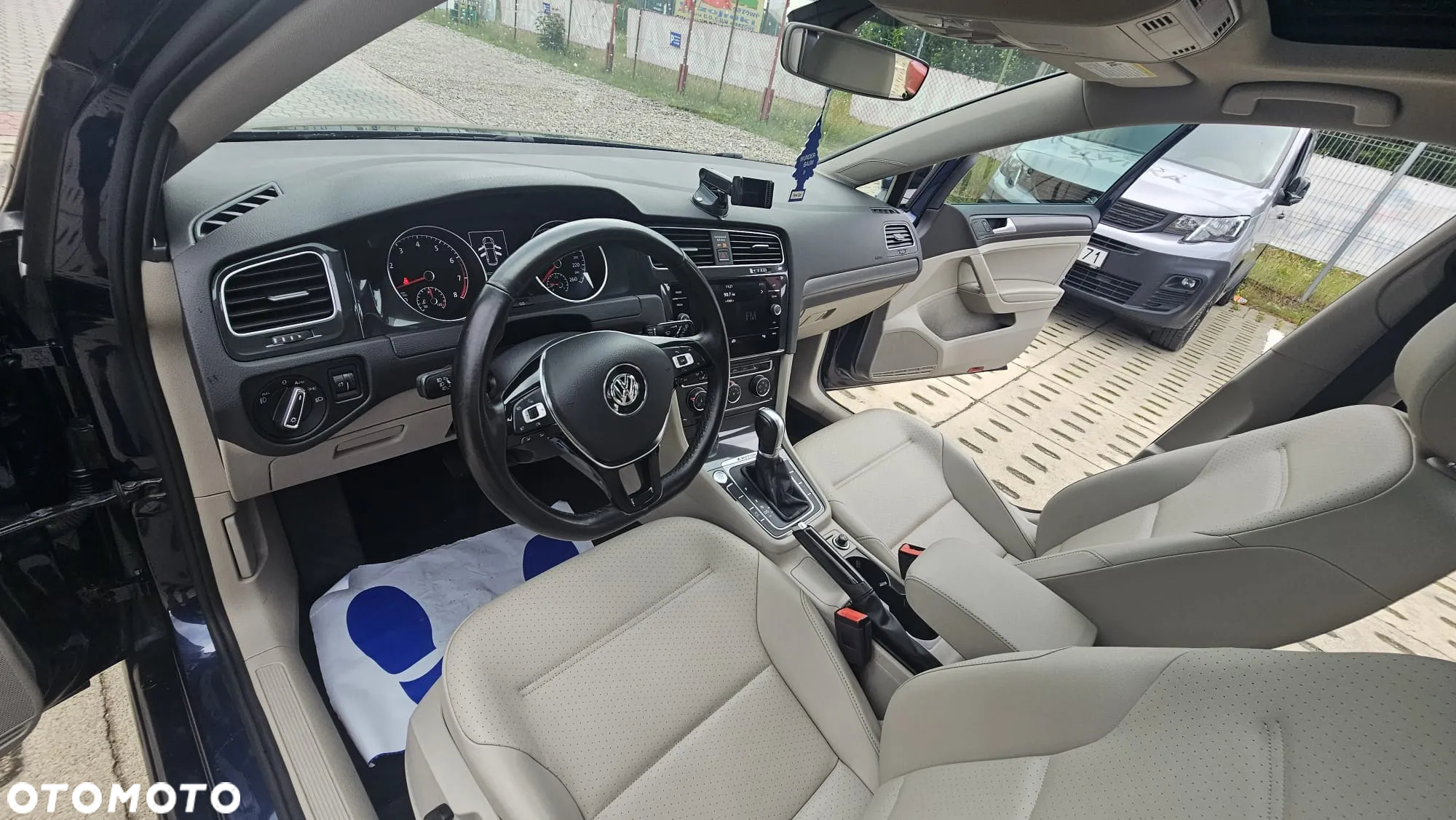 Volkswagen Golf - 10