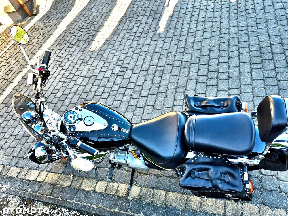 Suzuki Intruder - 8