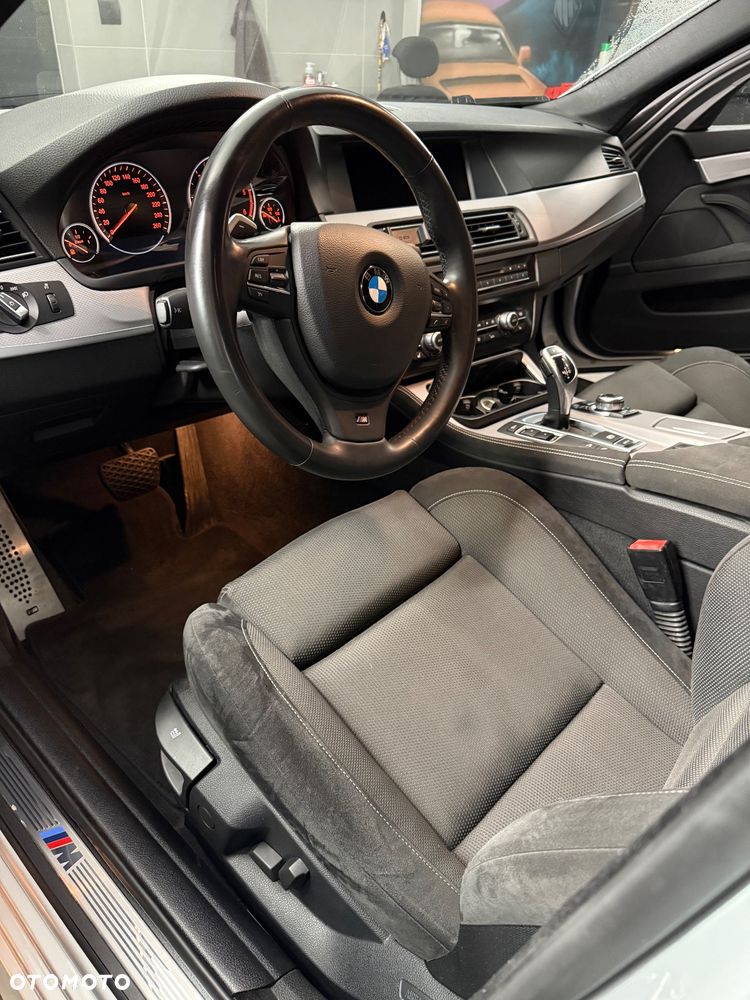 BMW Seria 5 525d xDrive - 22