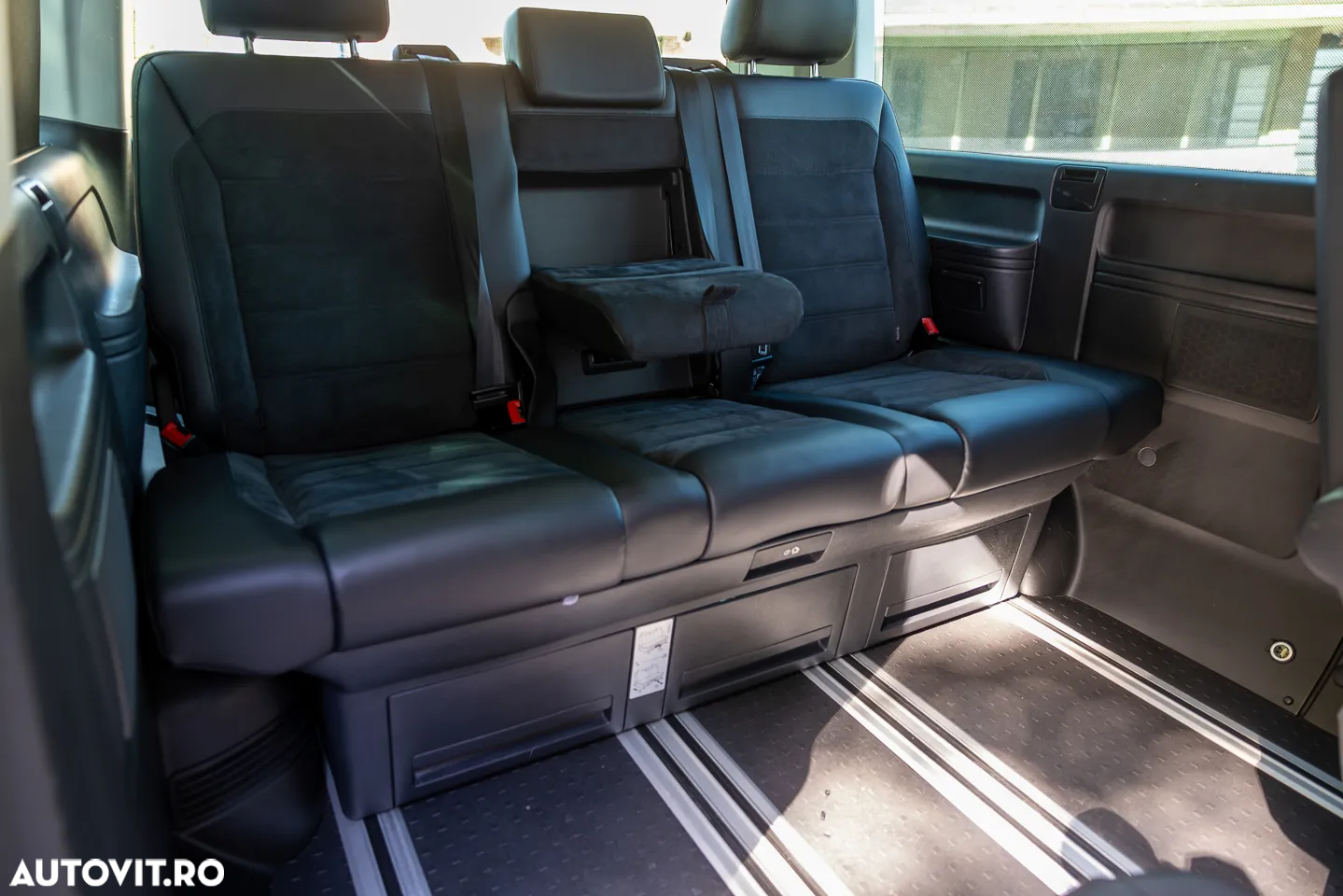 Volkswagen Multivan - 30