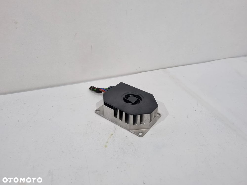 MERCEDES W211 W212 W218 WZMACNIACZ HARMAN A2188201100 - 1