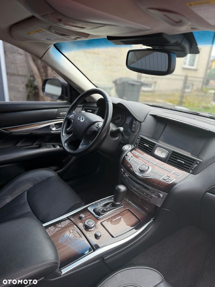 Infiniti Q70 - 21