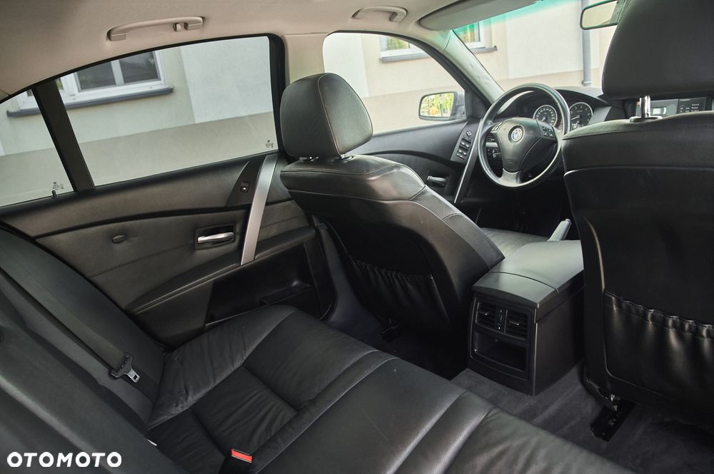 BMW Seria 5 525i - 30