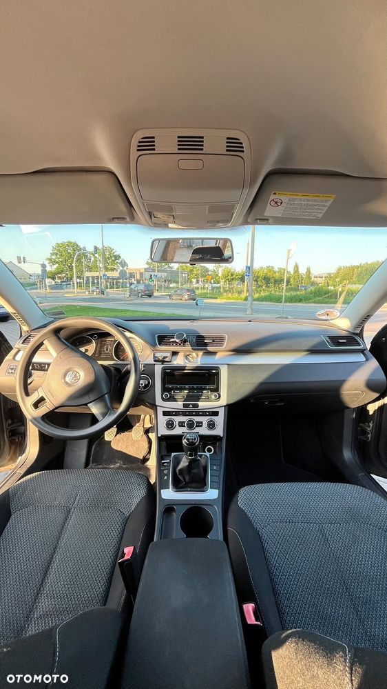 Volkswagen Passat 1.6 TDI Comfortline - 2