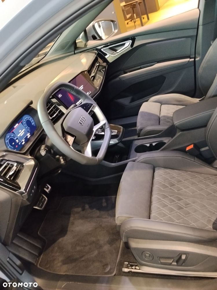 Audi Q4 e-tron - 11