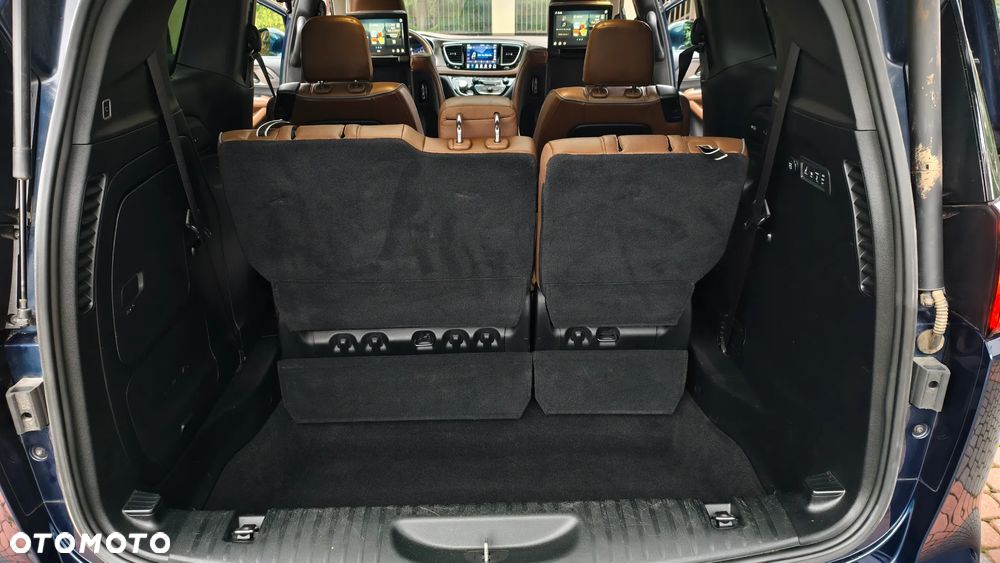 Chrysler Pacifica - 12