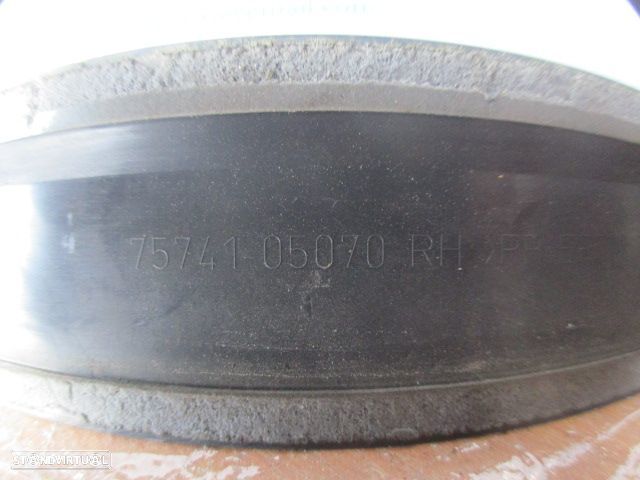 Grelha Friso 7574105070 TOYOTA AVENSIS 2002 2.0 D4D 110CV 5P CINZA TD PORTA - 3