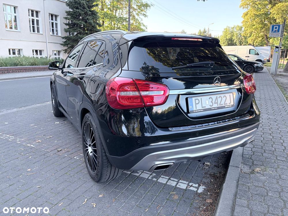 Mercedes-Benz GLA - 12
