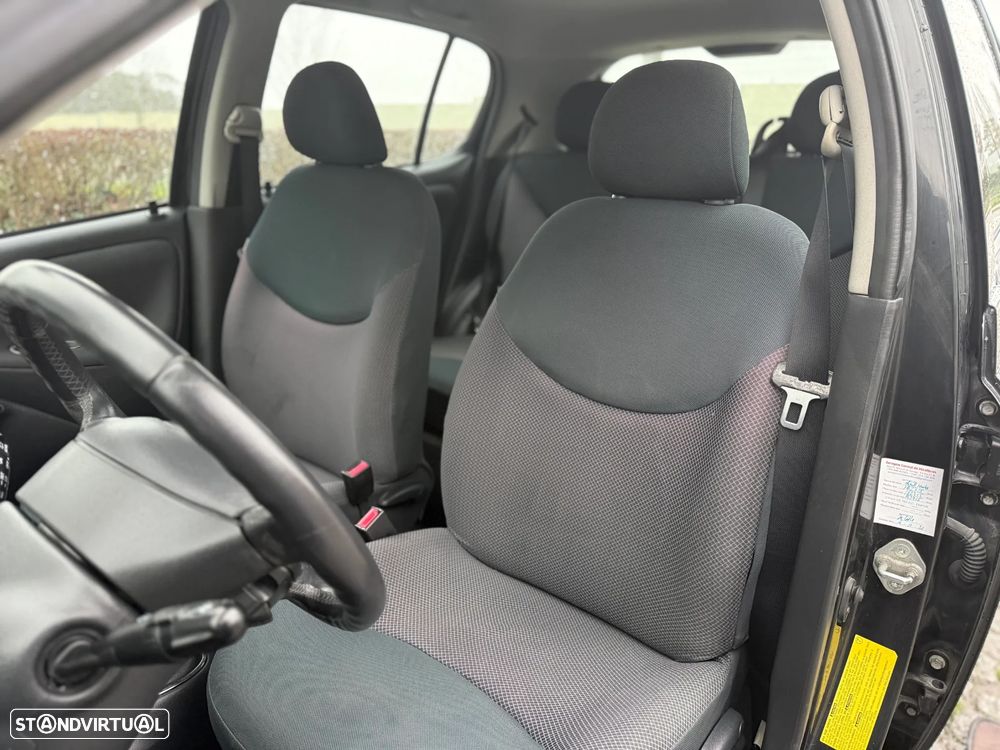 Toyota Yaris 1.0 Sol AC - 8