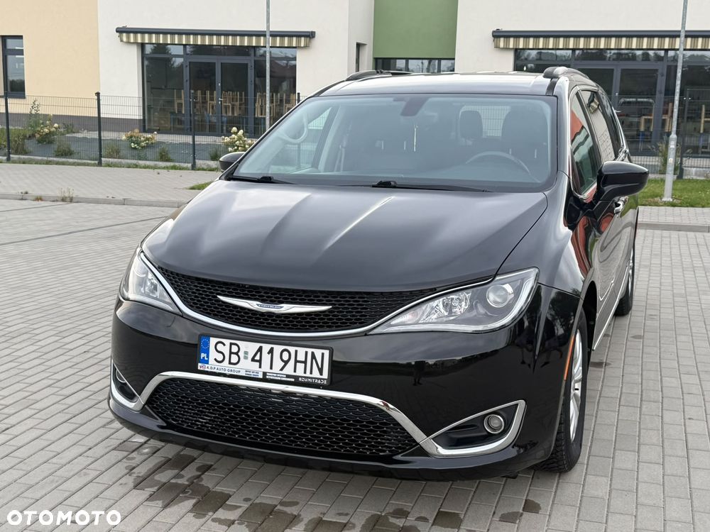 Chrysler Pacifica - 1