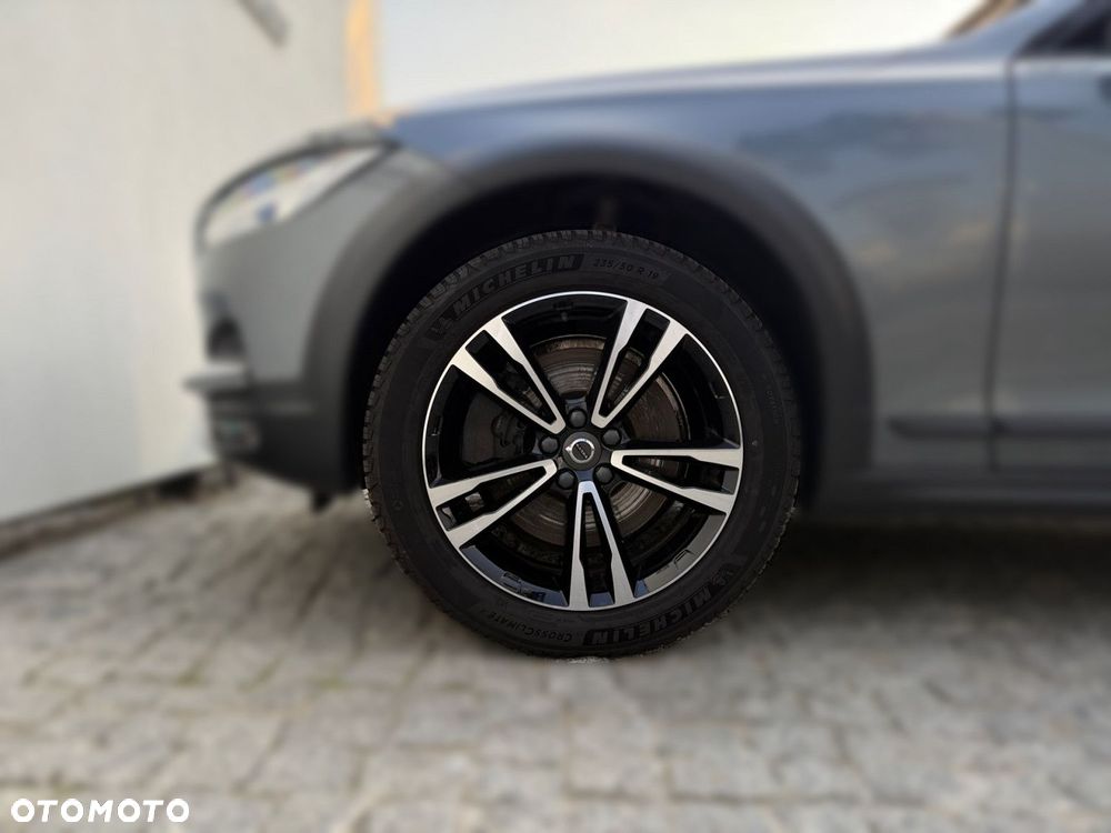 Volvo V90 Cross Country - 10