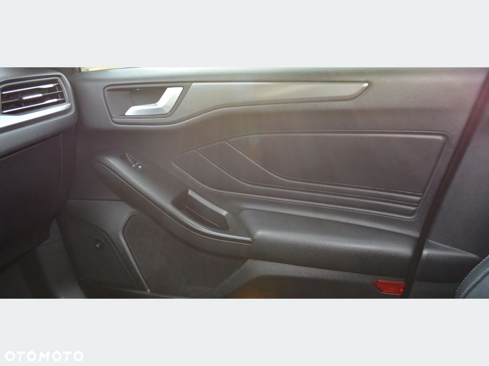 Ford Focus - 33