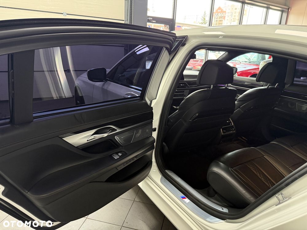 BMW Seria 7 750Li xDrive - 27