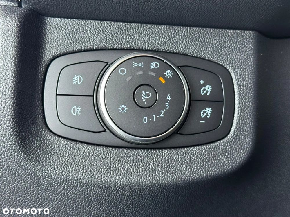 Ford Transit Courier - 17