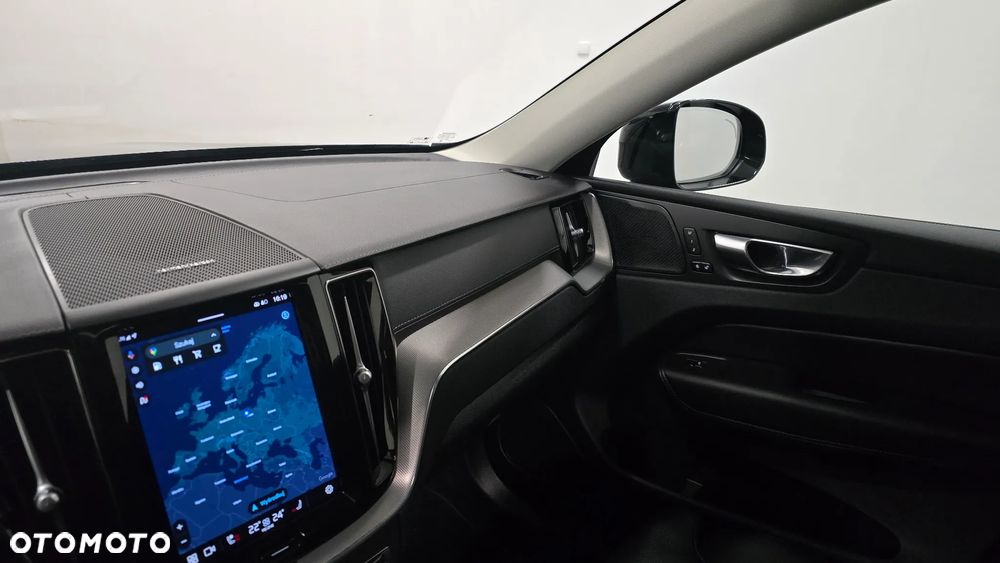 Volvo XC 60 B5 D AWD Ultimate Dark - 31