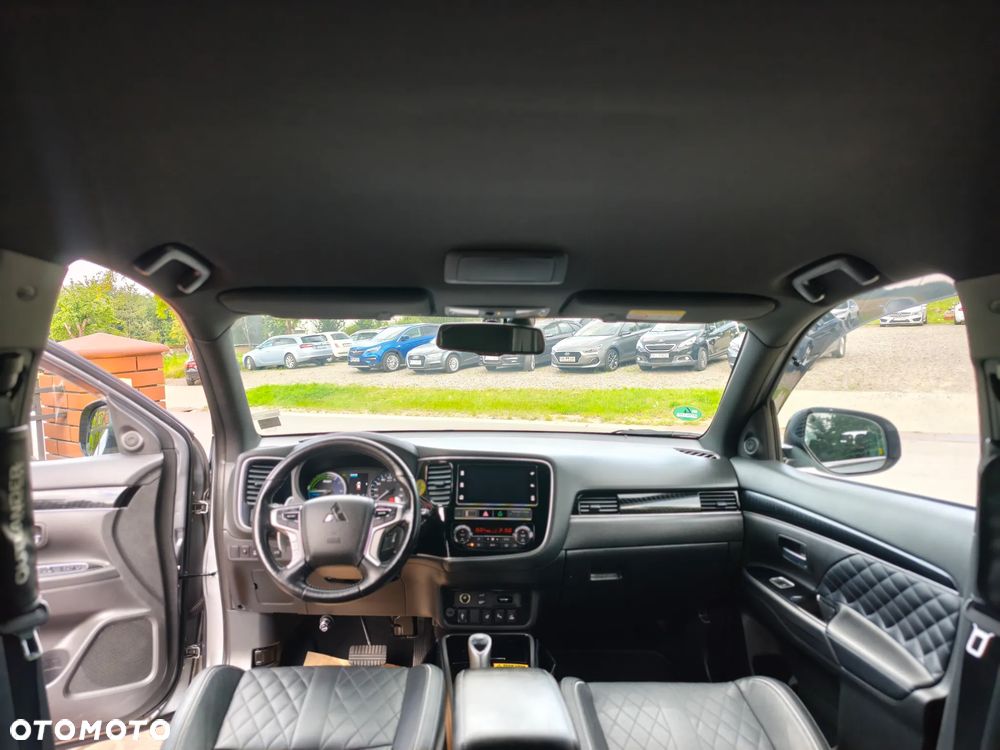 Mitsubishi Outlander 2.4 4WD Diamant+ - 30