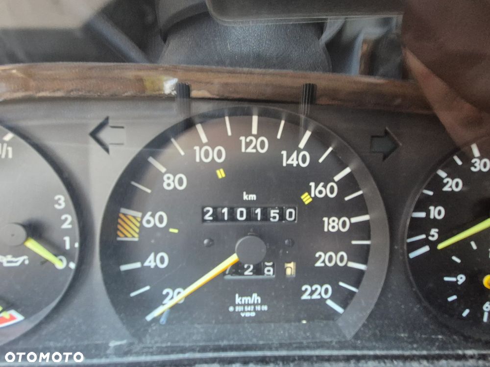 Mercedes-Benz W201 (190) - 24