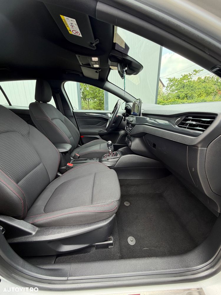 Ford Focus 1.0 EcoBoost Start-Stopp-System ST-LINE - 17