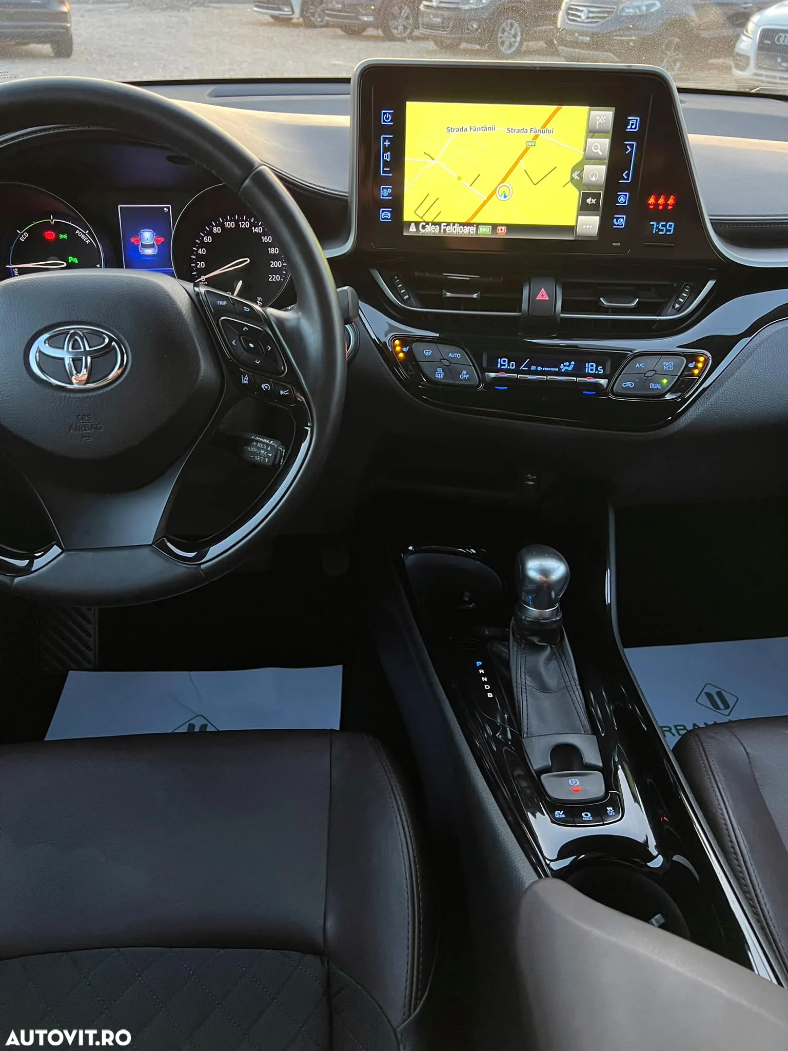 Toyota C-HR Hybrid Lounge - 23