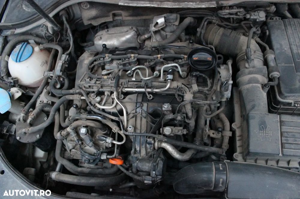 Volkswagen Passat 2.0 TDI DPF Blue TDI DSG Comfortline - 18