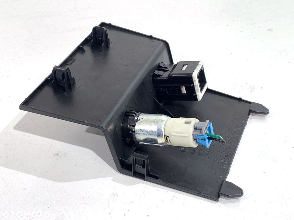 GNIAZDO USB  MAZDA 6 sedan (GJ, GL) 2012 - 2022 2.5 (GJ5FP) 141 kW [192 KM] benzyna 2013 - 2022 - 4