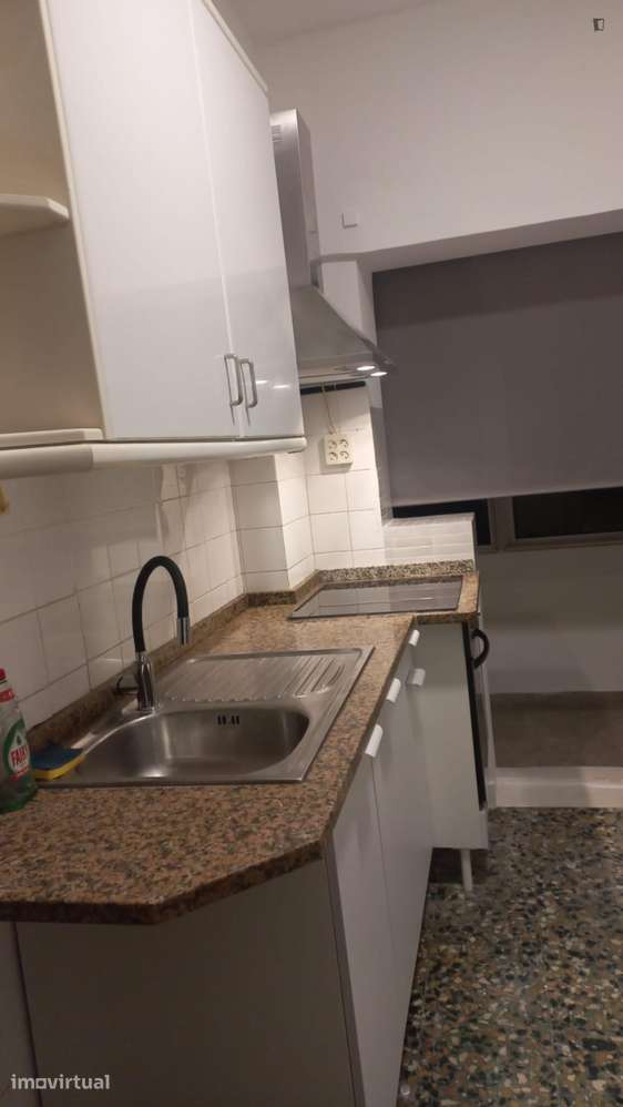 Quarto - localizado em Santo Ildefonso Porto - Grande imagem: 3/15