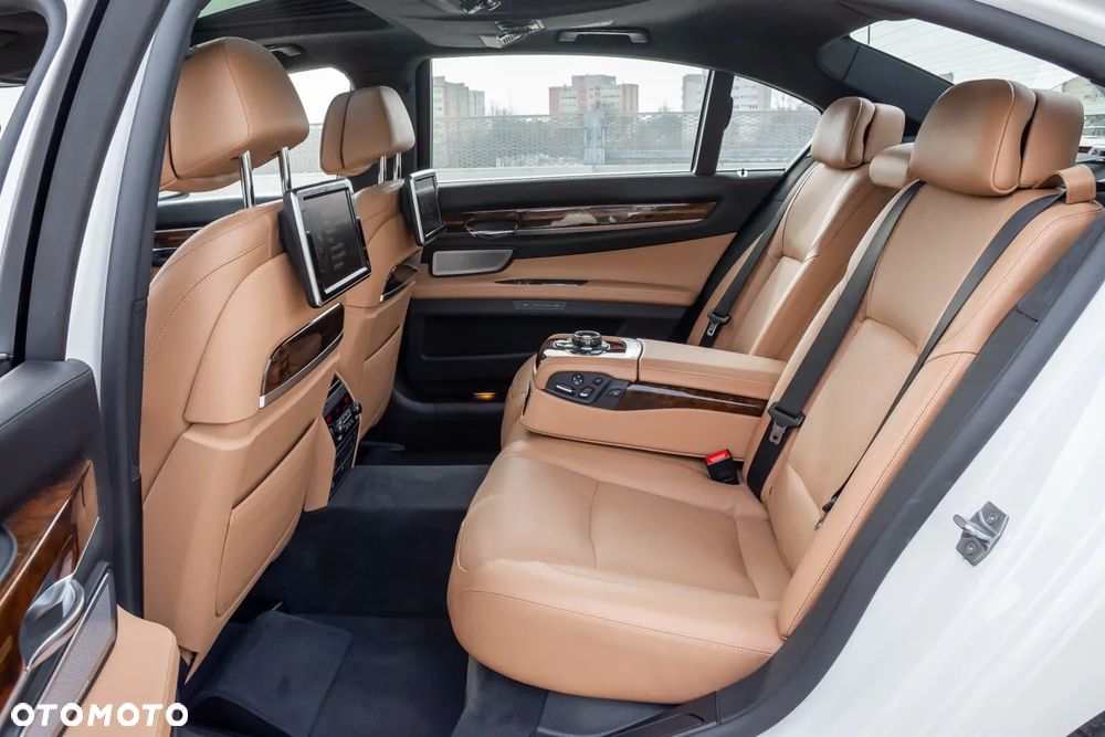 BMW Seria 7 760i L - 29