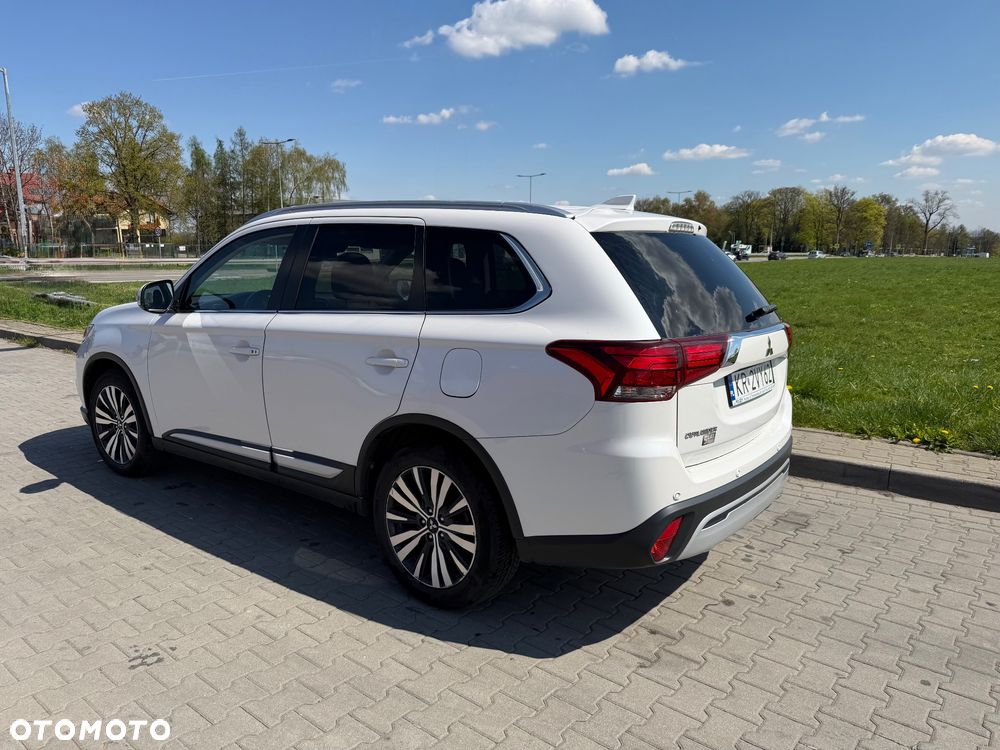 Mitsubishi Outlander 2.0 Instyle + 4WD CVT - 5
