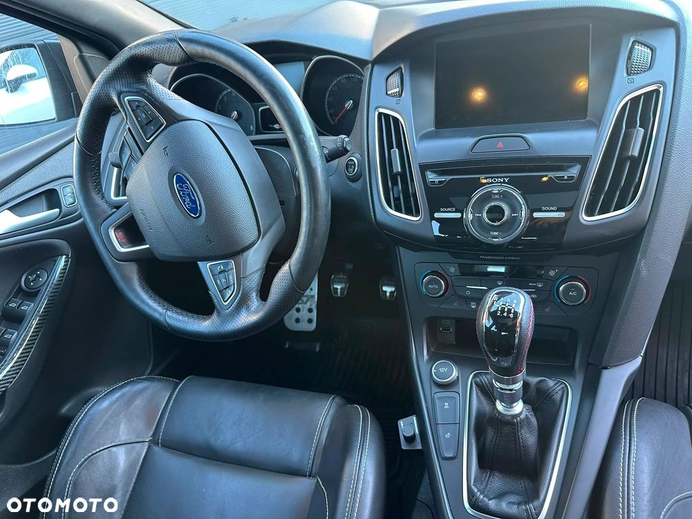 Ford Focus 2.0 EcoBoost ST mit Leder-Sport-Paket - 21
