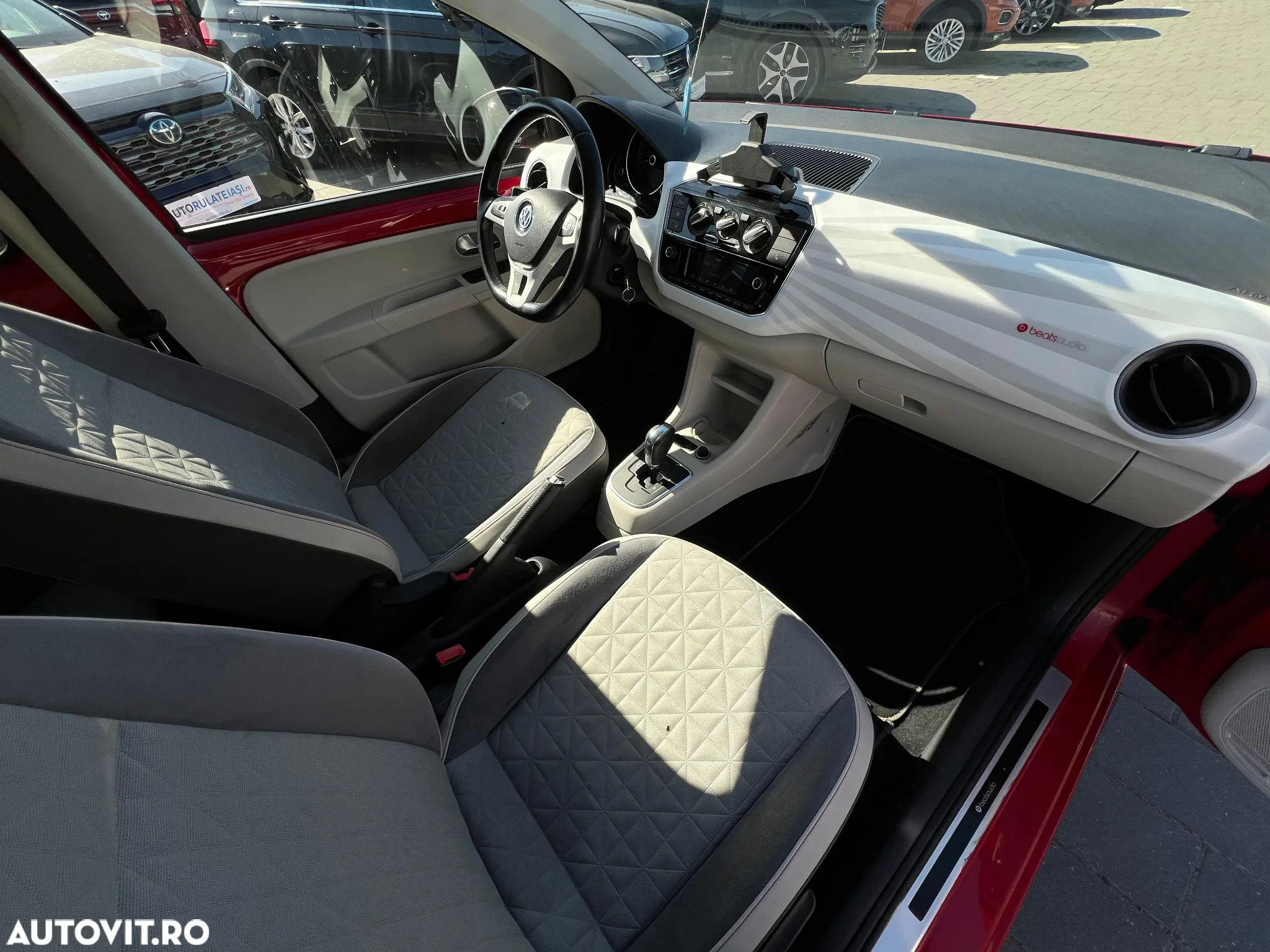 Volkswagen up! 1.0 BMT MPI High Aut. - 12