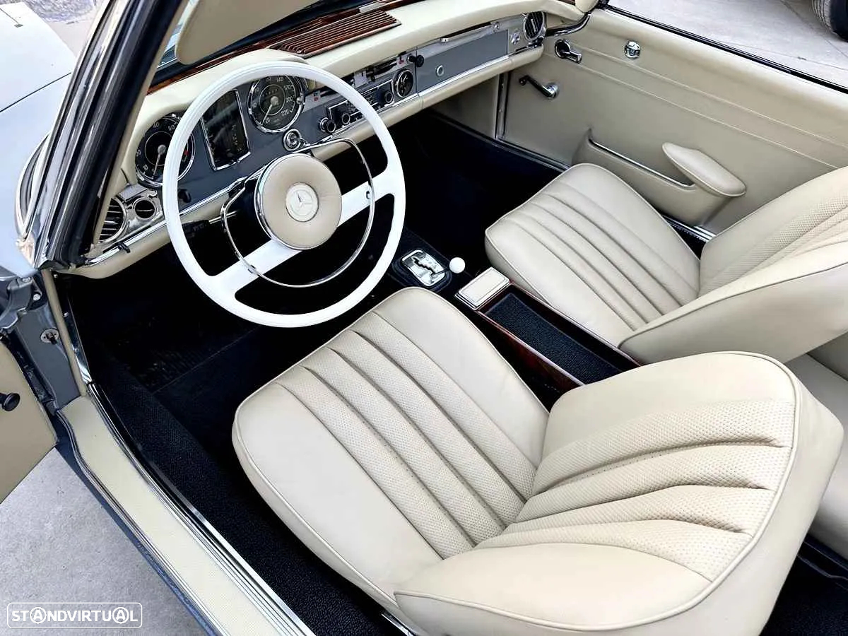 Mercedes-Benz 230 - 23