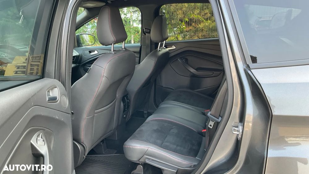Ford Kuga 2.0 TDCi 4WD Powershift ST-Line - 12